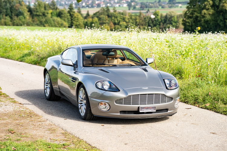 Aston Martin-V12 Vanquish-2002