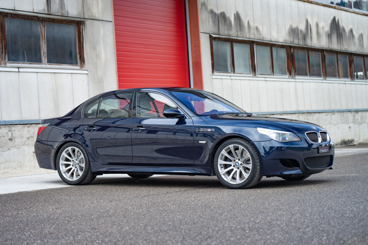 BMW-M5 E60 5.0 V10-2005