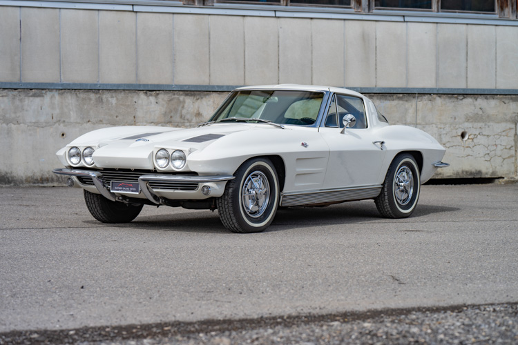 Chevrolet-Corvette Sting Ray 