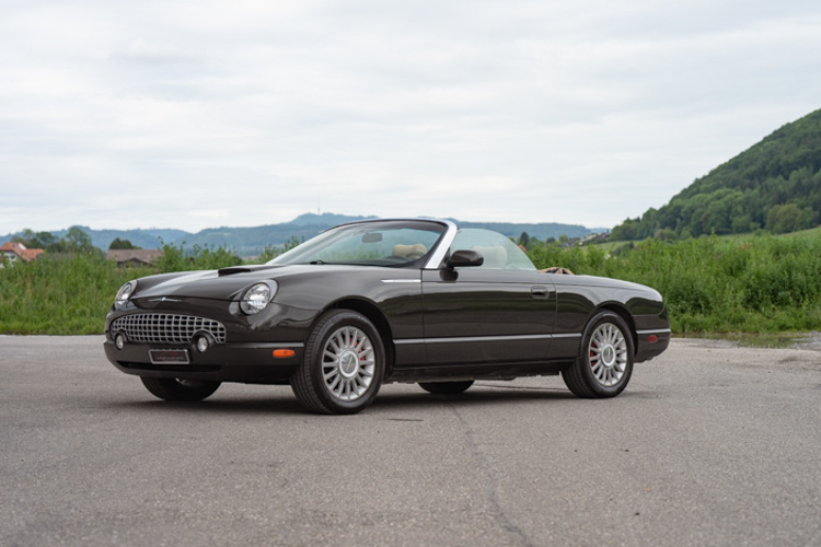 Ford-Thunderbird-2004
