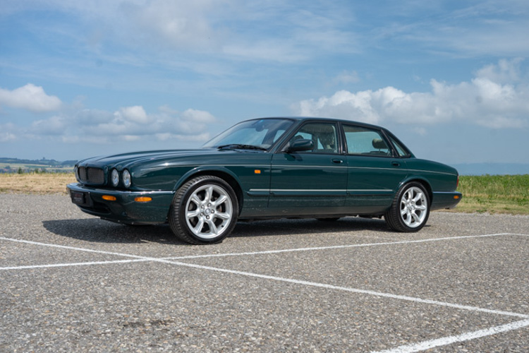 Jaguar-XJR-2001