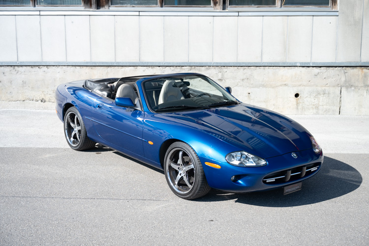 Jaguar-XK8 Convertible-1999