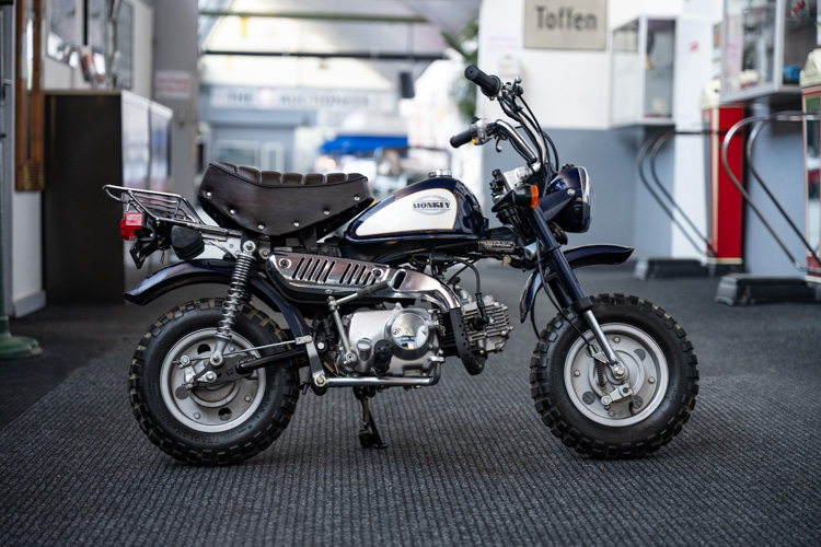 Automobilia-Honda Monkey Z50J-